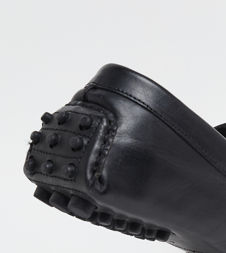 MOCTASSELS Solid Moccasins