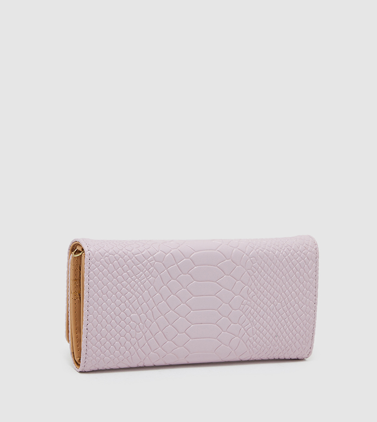 محفظة بنقشة بارزة