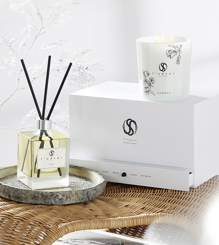 Buy Shouq Artist Vivid Collection A Candle And Diffuser Set In Multiple  Colors