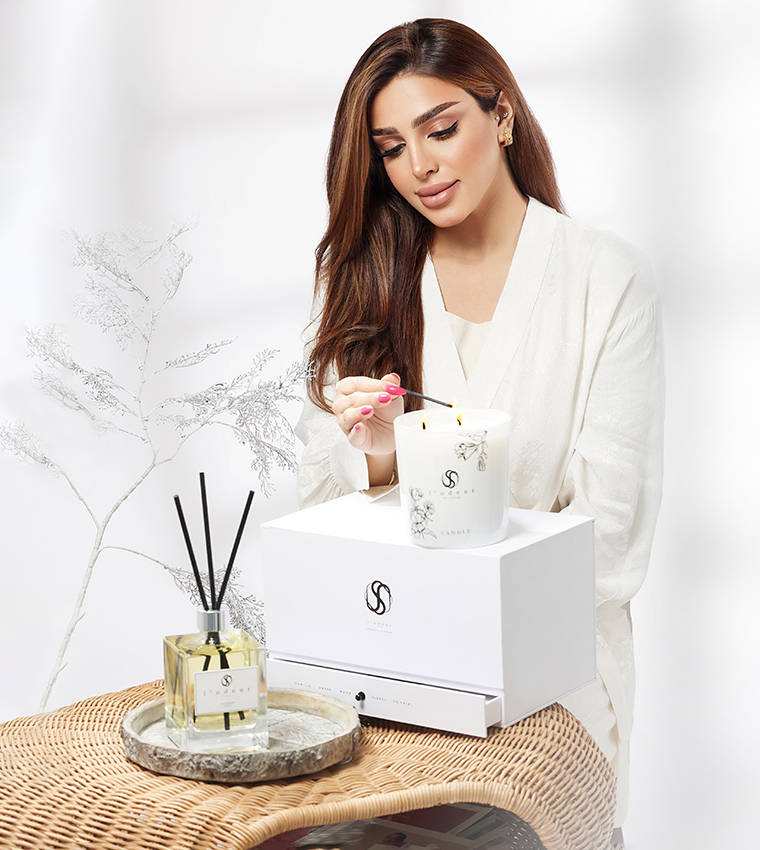 طقم شمعة ومعطر من تشكيلة فيفيد 