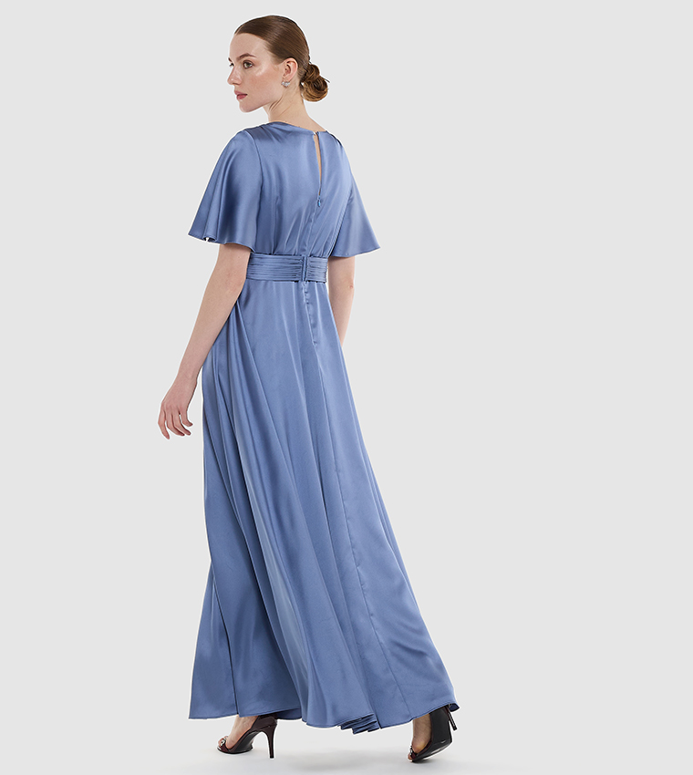 فستان ماكسي ساتان مع حزام وأكمام قصيرة منسدلة