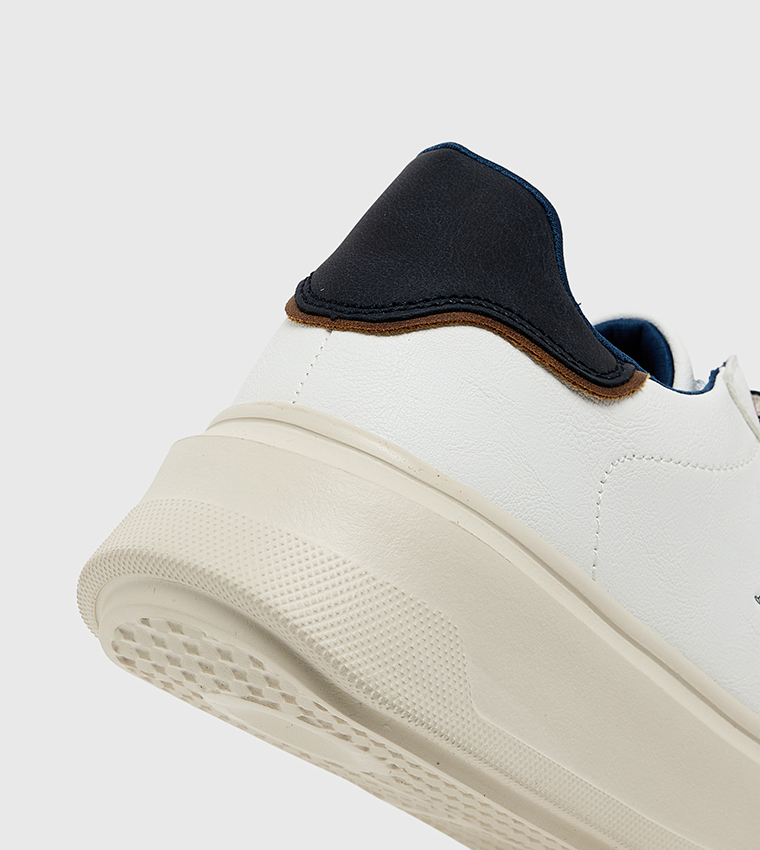 سنيكرز رجالي بشعار ورباط 