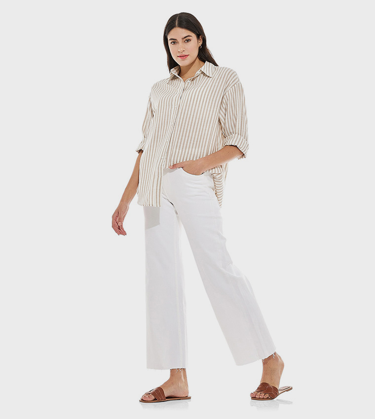 Solid Wide Leg Jeans with Button Closure