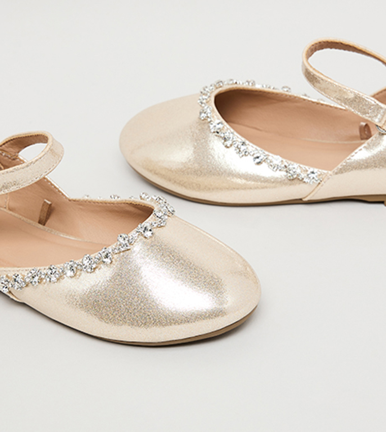 Embellished Flat Shoes