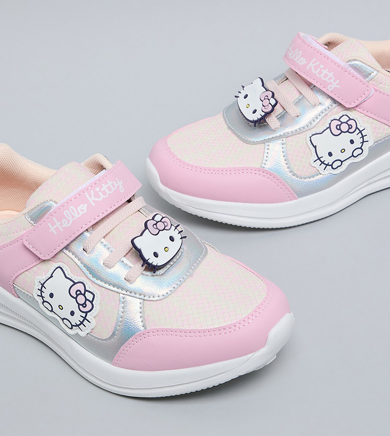 سنيكرز بحزام فليكرو 