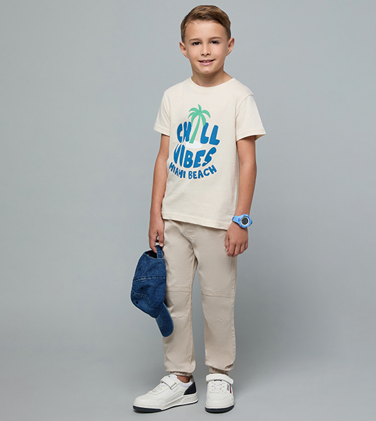 تيشيرت كم قصير بقبة مستديرة وطبعة