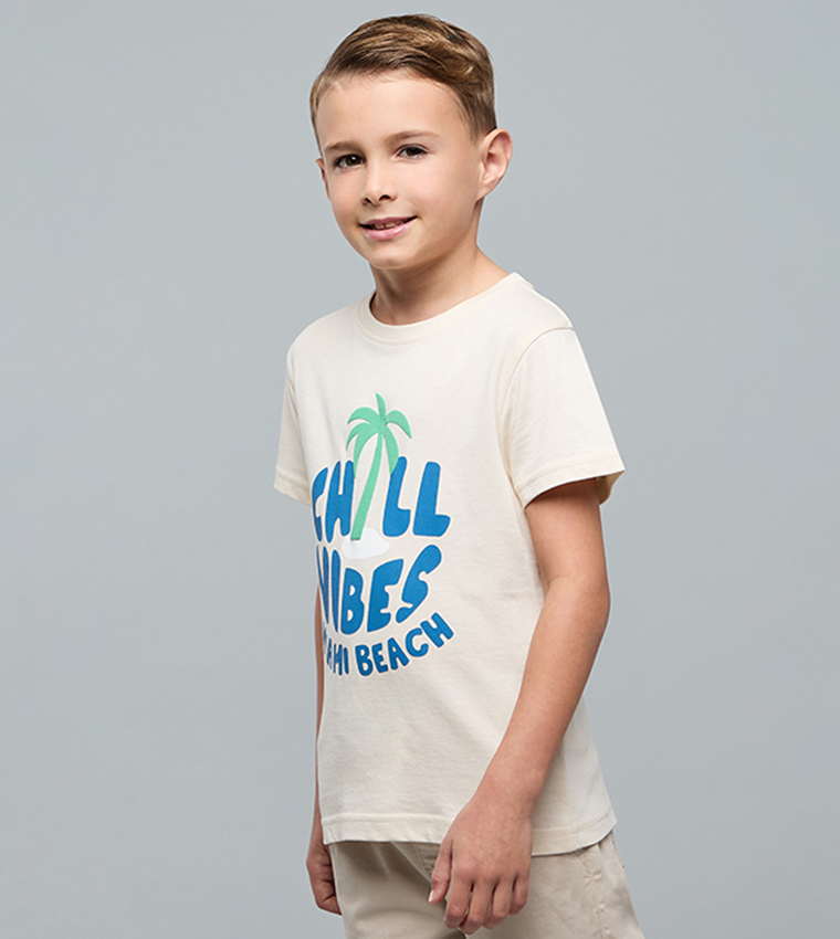 تيشيرت كم قصير بقبة مستديرة وطبعة