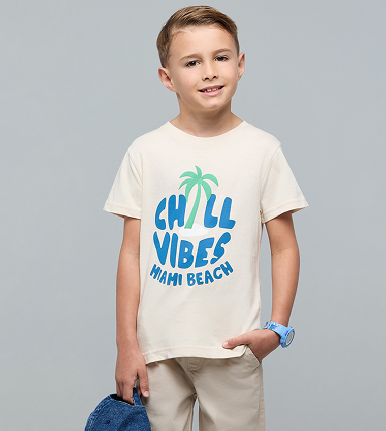 تيشيرت كم قصير بقبة مستديرة وطبعة