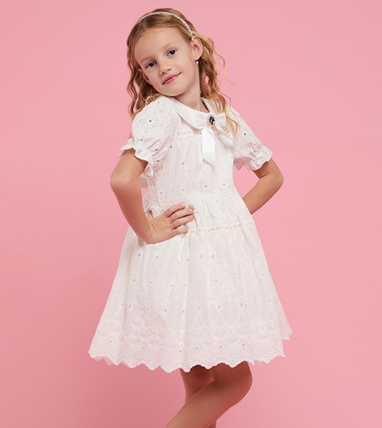 فستان مطرز كم باف بقبة بيتر بان 