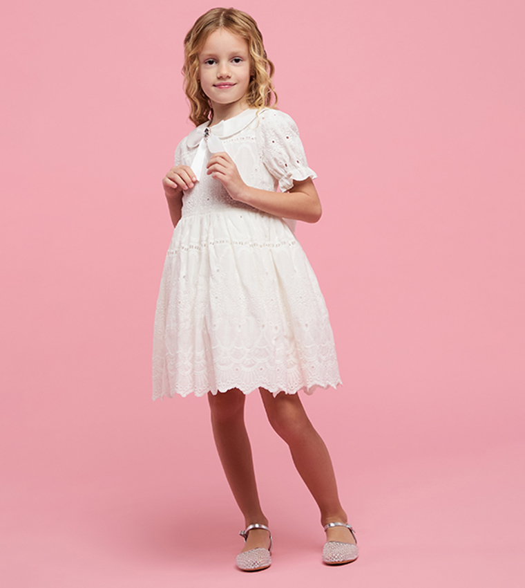 فستان مطرز كم باف بقبة بيتر بان 