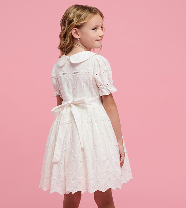 فستان مطرز كم باف بقبة بيتر بان 