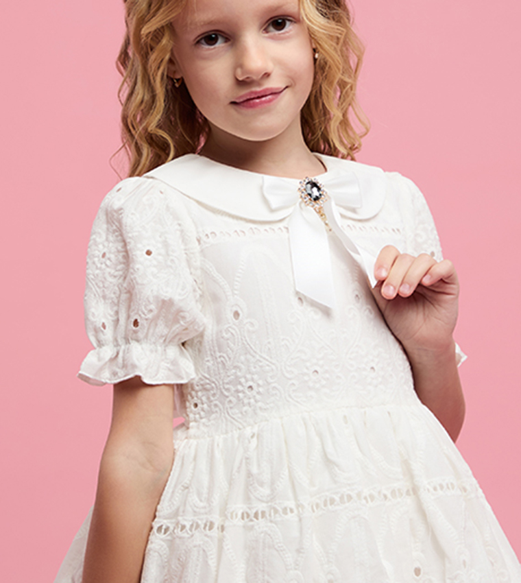 فستان مطرز كم باف بقبة بيتر بان 