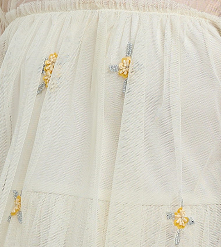 فستان مطرز كم مكشكش بقبة مستديرة بطبقات