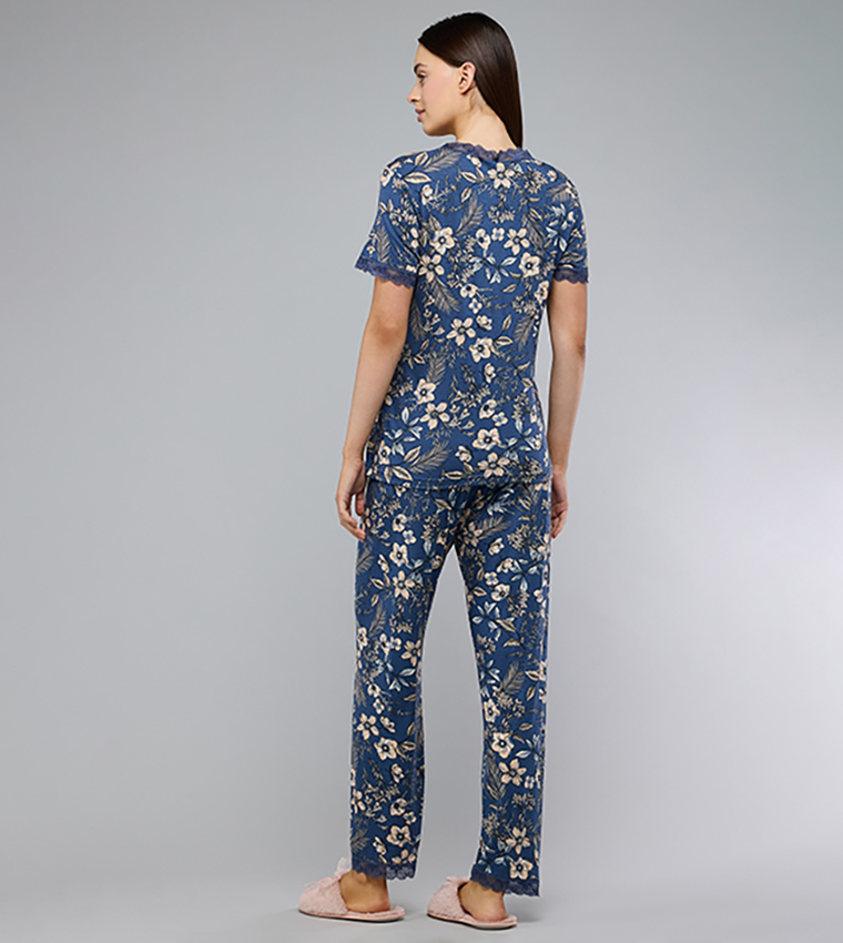 طقم بيداما بطبعة ورد 