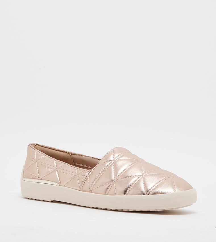 Quilted slip store on shoes