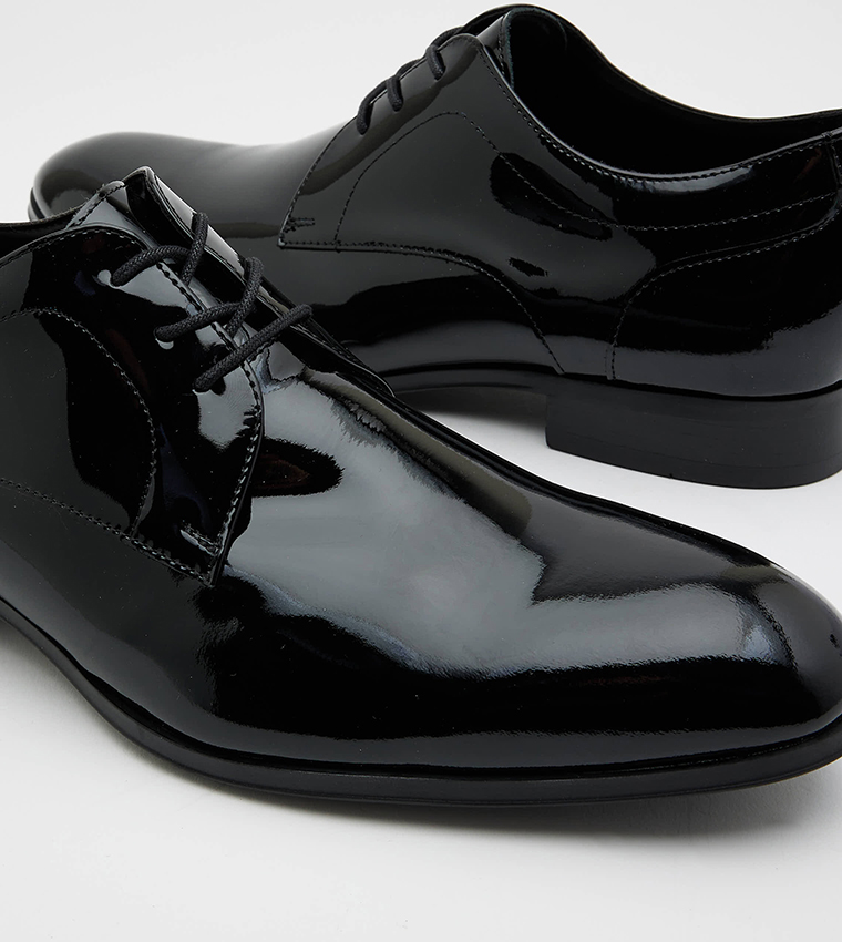 حذاء كينجسيلي رسمي لامع بمقدمة لوزية 