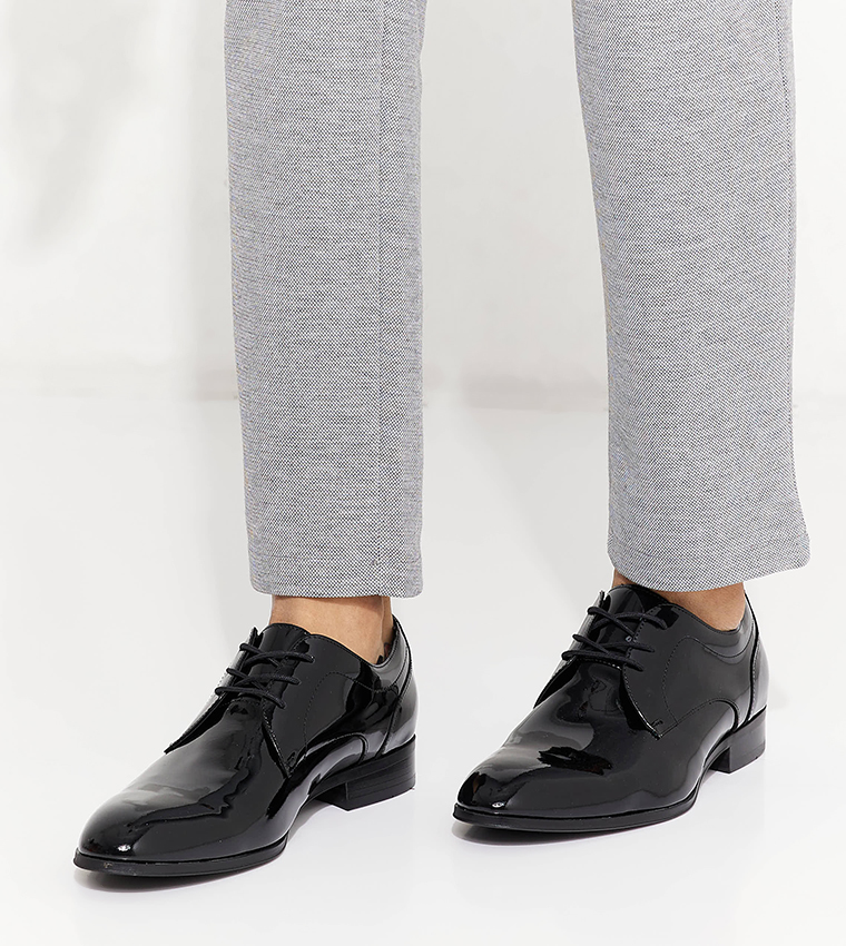 حذاء كينجسيلي رسمي لامع بمقدمة لوزية 