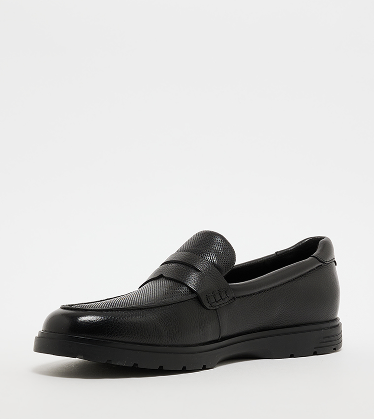 BACARY Textured Loafers