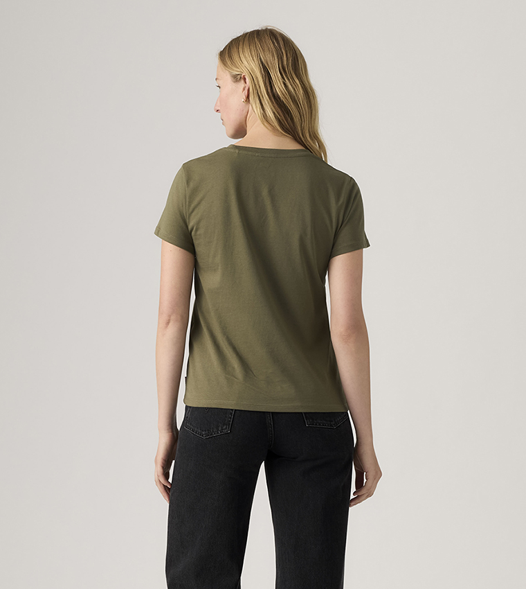 تيشيرت مطرز بشعار كم قصير 