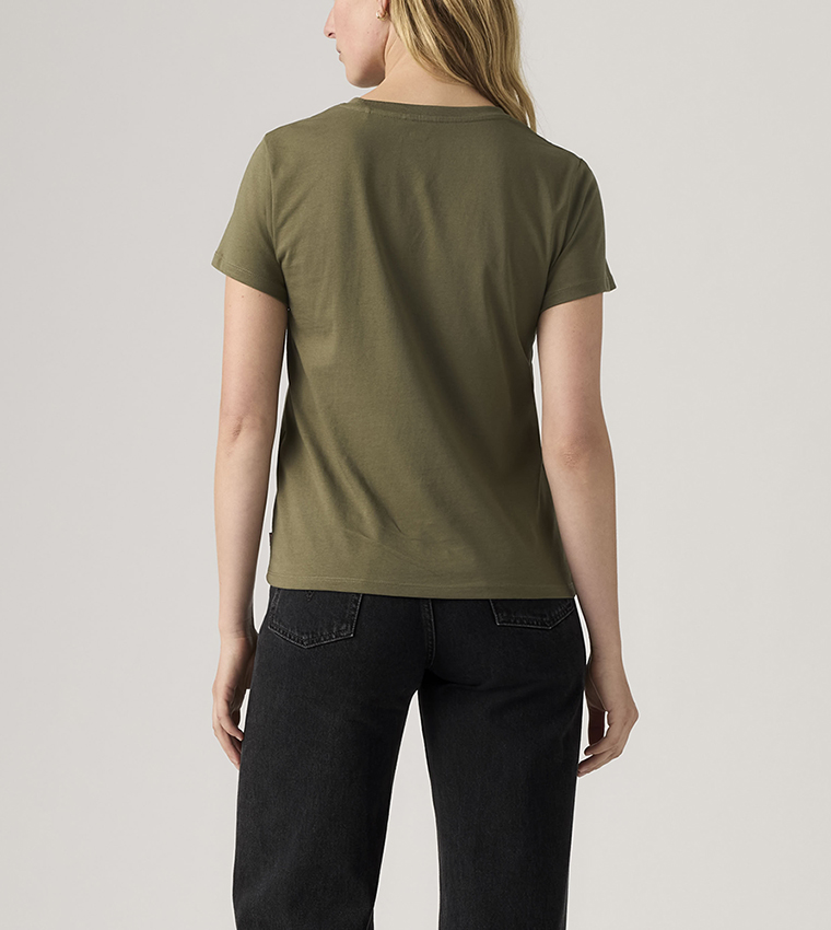 تيشيرت مطرز بشعار كم قصير 