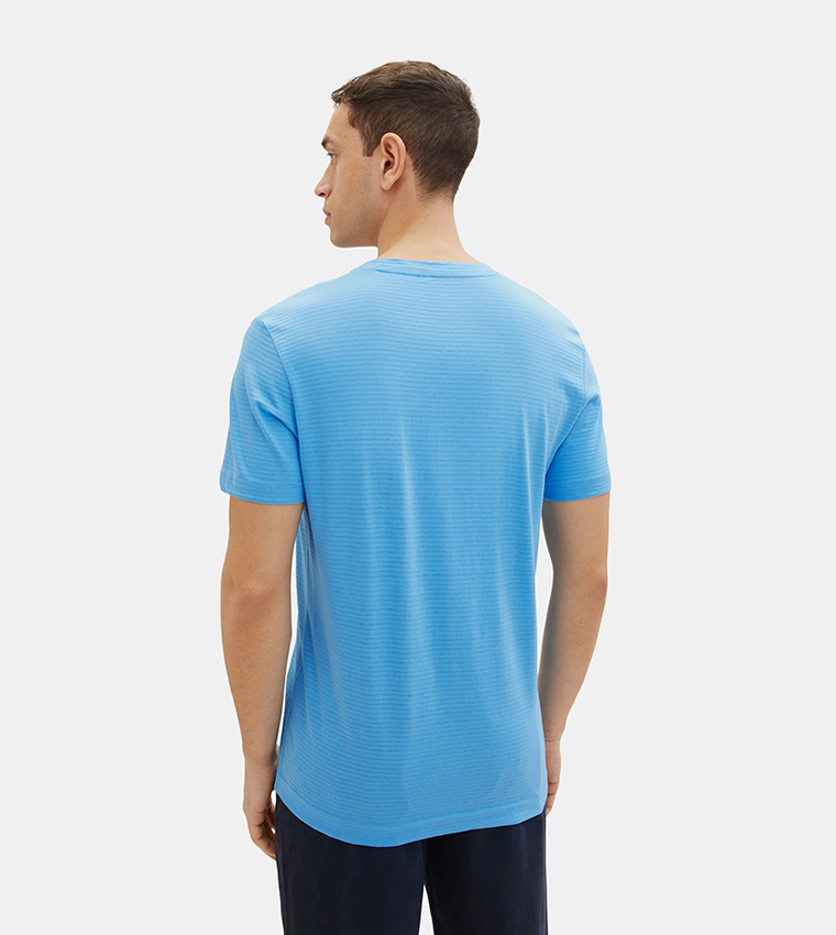 تيشيرت بأكمام قصيرة وطبعة 