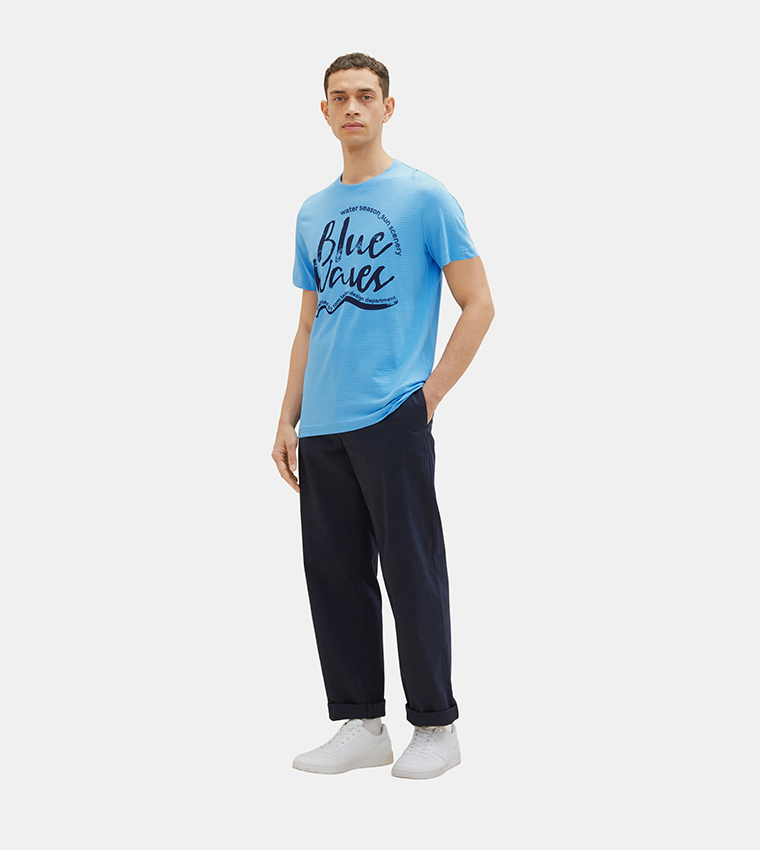 تيشيرت بأكمام قصيرة وطبعة 