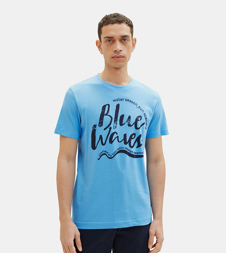 تيشيرت بأكمام قصيرة وطبعة 