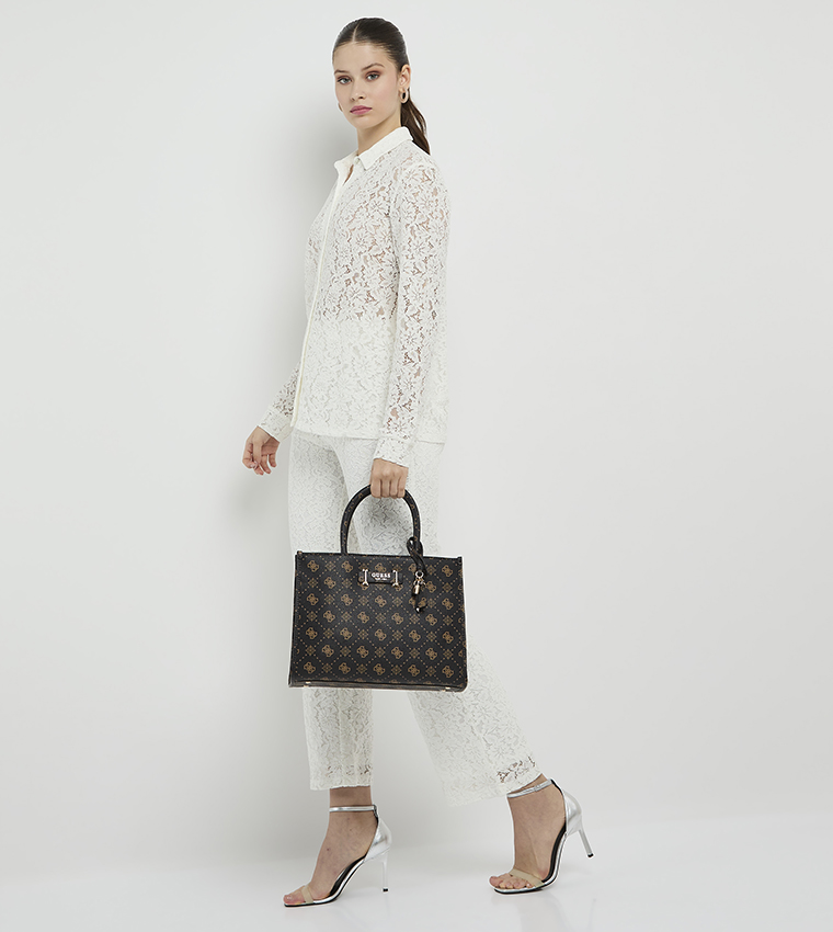 شنطة توت سيليا مونوغرام