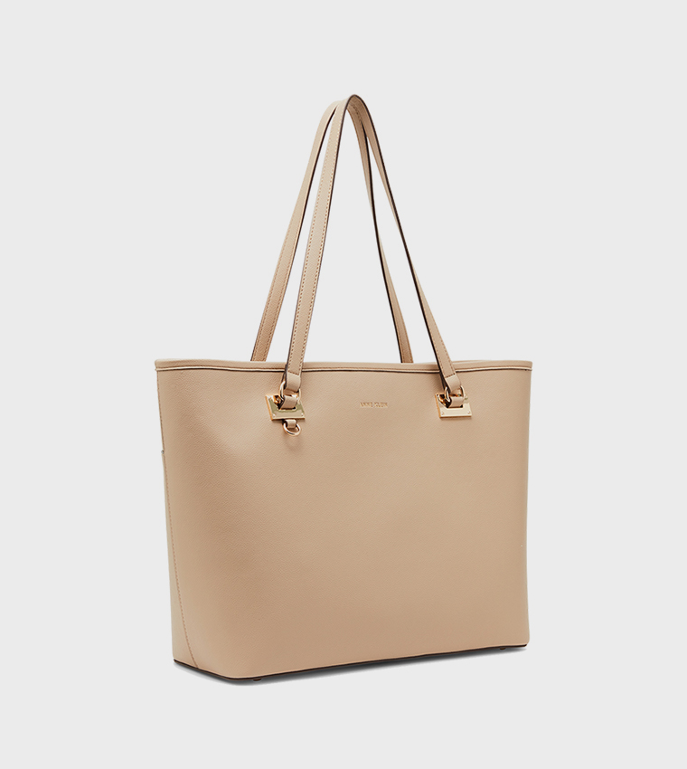 Textured Zippered Tote Bag