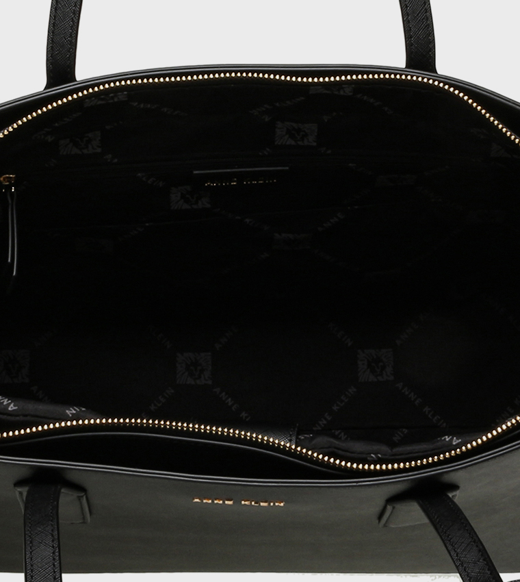 Textured Zippered Tote Bag