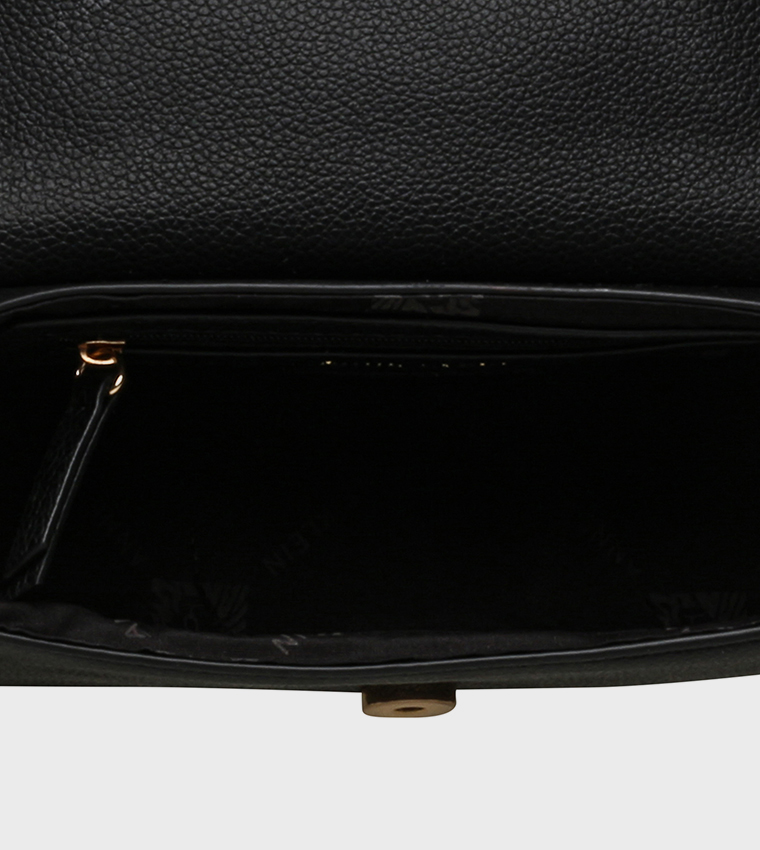 حقيبة بمقبض علوي وإكسسوار