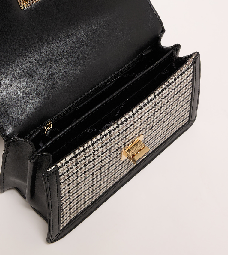 Twist Lock Top Handle Bag