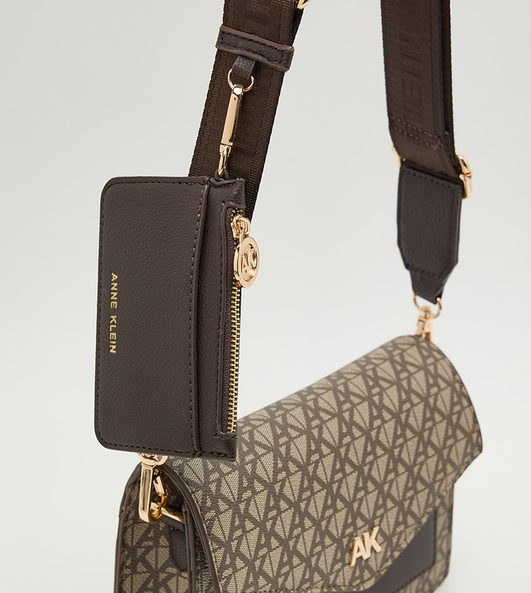 شنطة كروس بادي نسائية بنقشة مونوغرام 