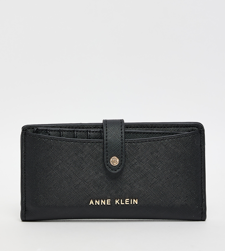 Logo Detail Clutch