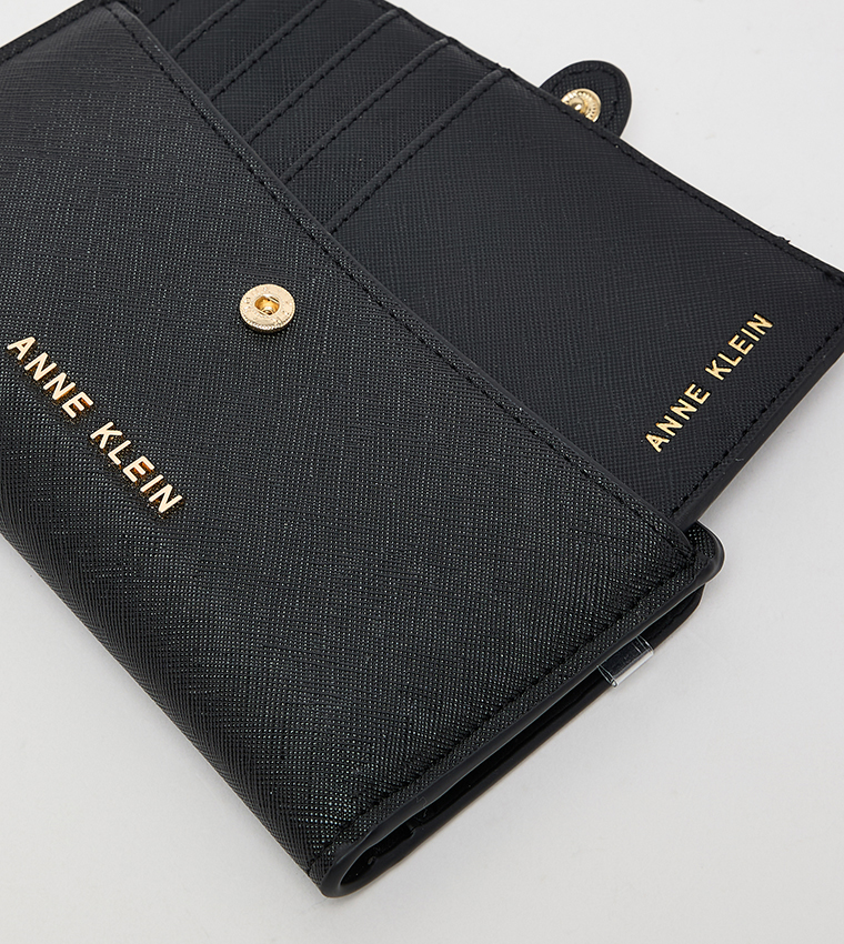 Logo Detail Clutch