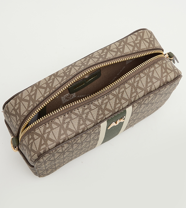 شنطة كاميرا نسائية بسحّاب ونقشة مونوغرام 