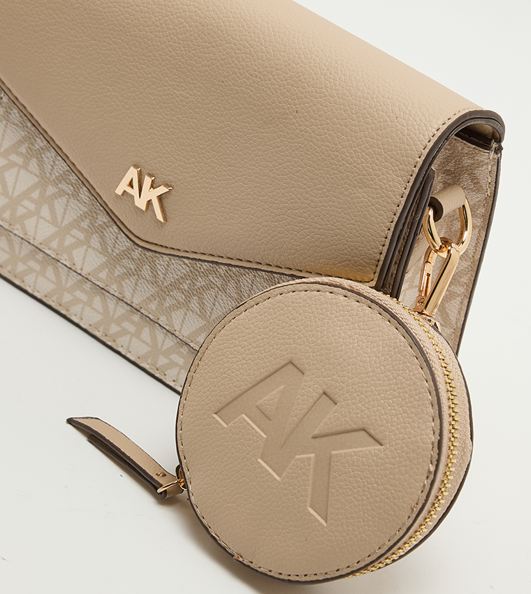 شنطة كروس بادي نسائية بنقشة مونوغرام 