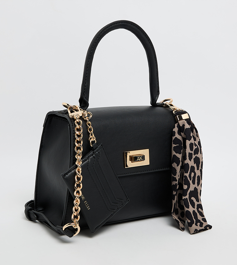 شنطة يد نسائية بوشاح وشعار معدني 