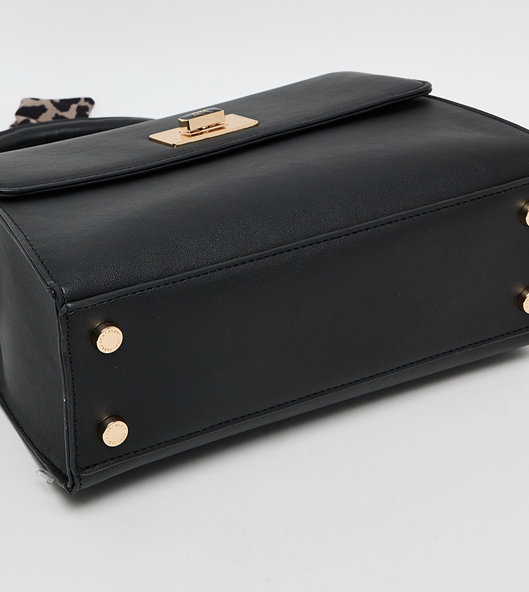 شنطة يد نسائية بوشاح وشعار معدني 