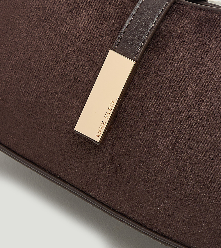 شنطة كتف نسائية بقفل كبس