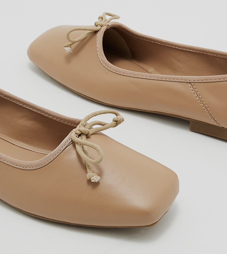 VINYARD Bow Detail Ballerinas