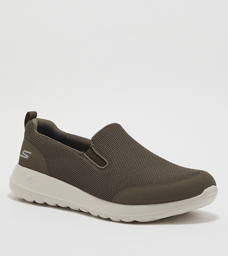 go walk max clinched