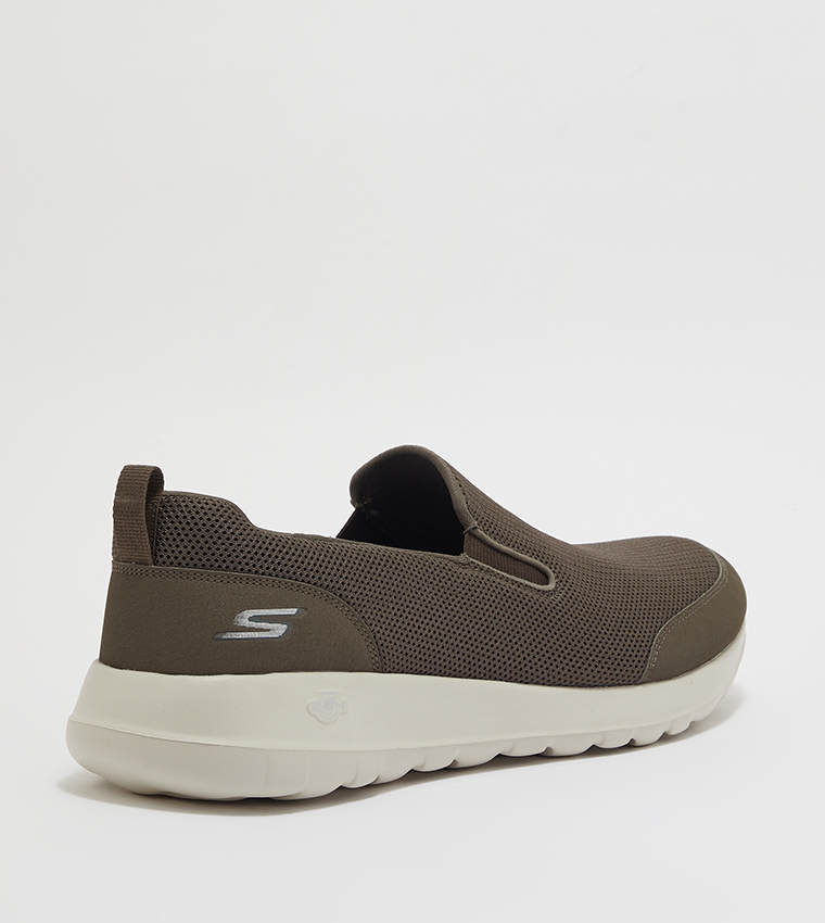 skechers go walk max clinched