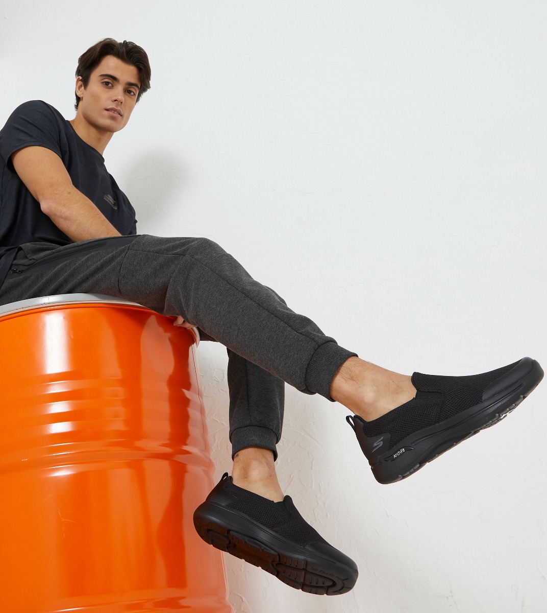 حذاء مريح بلون أسود