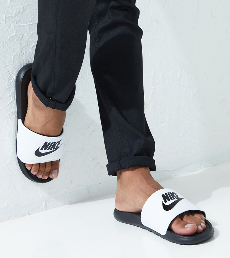 Victori One Round Toe Slides
