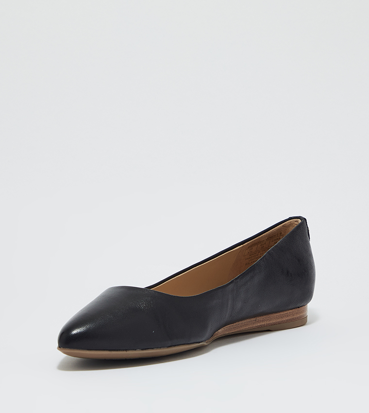 Ferdi 9X9 Pointy Toe Flats