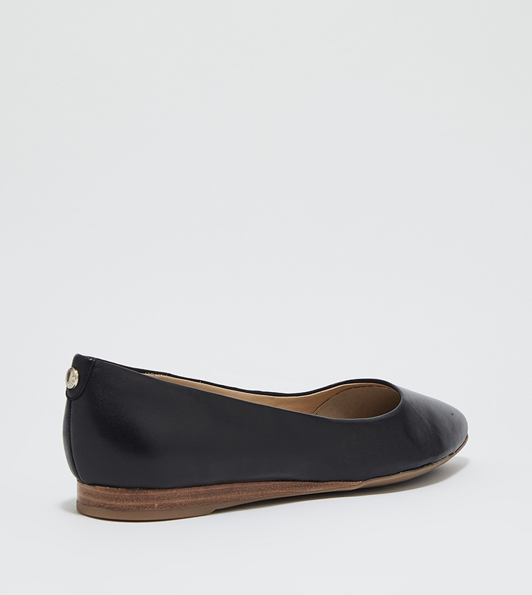 Ferdi 9X9 Pointy Toe Flats