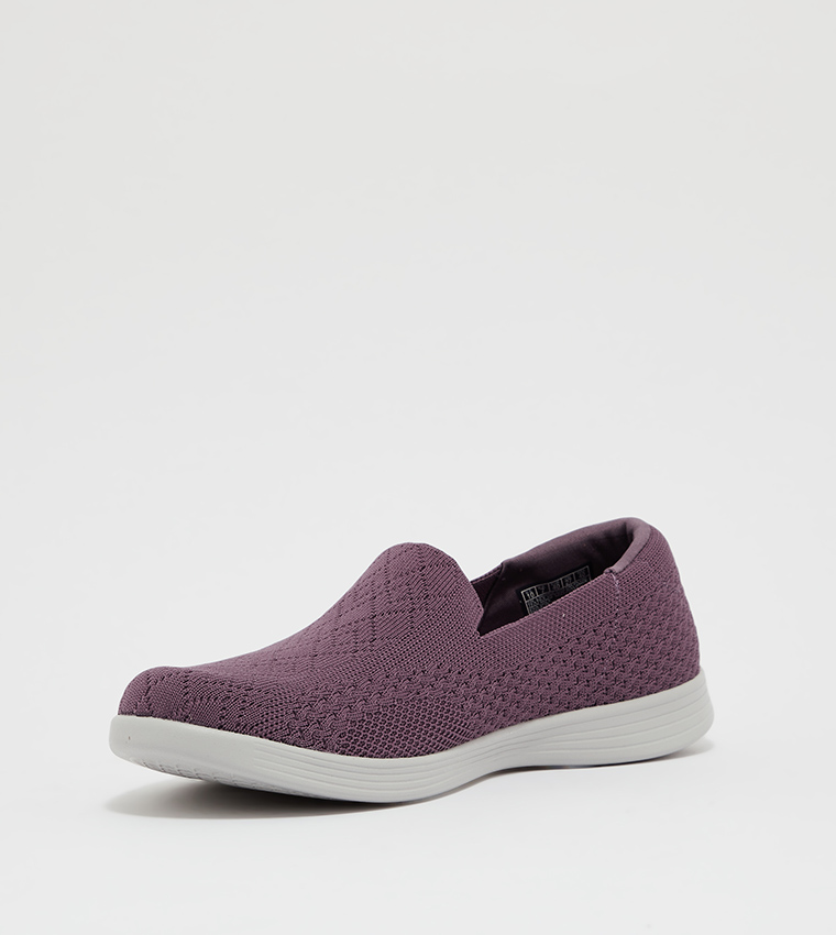 Buy Skechers On The Go Dreamy Walking Shoe In Maroon 6thStreet UAE