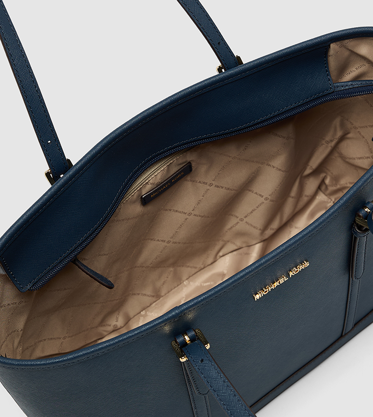 شنطة توت كبيرة بشعار جت سيت ترافل