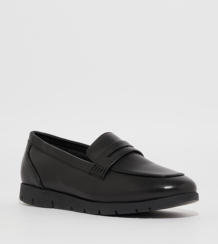 DAISY Textured Round Toe Loafers
